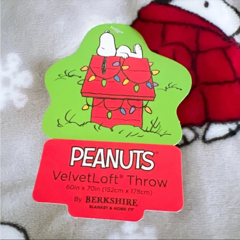 Berkshire PEANUTS Snoopy Puffer Jacket Plush & Extra Large Throw Blanket Set